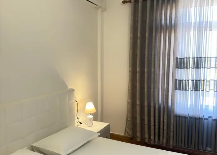 Hanna 招待所 Përmet